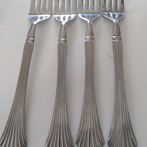 Wesley Forge 32 pcs. Flatware knife Spoons, Dinner Forks - Picture 7 of 11